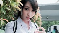 Dalam sebuah acara, Angela mengaku pernah diajak berkencan seorang pria berusia di atas 50 tahun. Dok. Instagram/elizabethangelalorenza