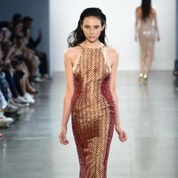 Empat desainer Indonesia yaitu Julianto, Maggie Hutauruk Eddy (2Madison), Yogiswari Pradjanti, dan Ayumi memamerkan karya penuh warna di New York Fashion Week: The Shows yang digelar di Galery II, Spring Studios, New York. Senin 9/9/2019. Photo by Ilya S. Savenok/Getty Images