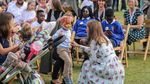 Bahagianya Kate Middleton Bermain di Taman Bersama Anak-anak