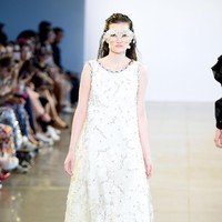 Empat desainer Indonesia yaitu Julianto, Maggie Hutauruk Eddy (2Madison), Yogiswari Pradjanti, dan Ayumi memamerkan karya penuh warna di New York Fashion Week: The Shows yang digelar di Galery II, Spring Studios, New York. Senin 9/9/2019. Photo by Ilya S. Savenok/Getty Images