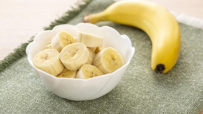 Ilustrasi makan pisang