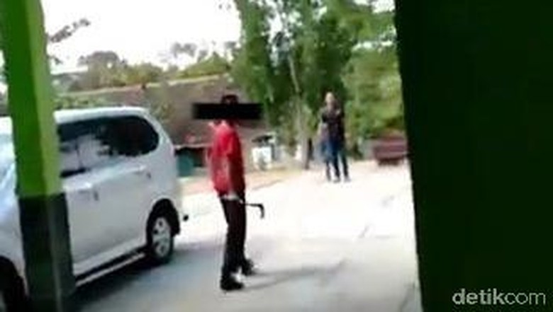 Siswa Ancam Guru Pakai Sajam Gegara HP Disita, Polisi Panggil Kepsek Siswa Ancam Guru Pakai Sajam Gegara HP Disita, Polisi Panggil Kepsek