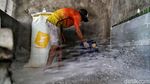 Mengubah Sampah Mendulang Rupiah