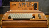 Begini tampilan pertama komputer yang diciptakan Steve Jobs cs. Komputer ini bernama Apple I dibuat tahun 1975. Istimewa/Dok. Boredpanda.