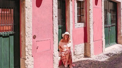 Di Lisbon Ada Tur Makanan Serba Merah Muda di The Pink Street