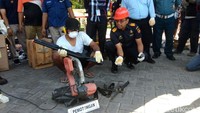Barang-barang tersebut ilegal atau tidak memiliki izin. Oleh pemiliknya, barang tersebut tidak diurus kepemilikannya. Pemusnahan barang tersebut dilakukan dengan cara dibakar, dipotong, dilebur, dan dipendam.