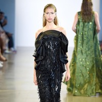 Empat desainer Indonesia yaitu Julianto, Maggie Hutauruk Eddy (2Madison), Yogiswari Pradjanti, dan Ayumi memamerkan karya penuh warna di New York Fashion Week: The Shows yang digelar di Galery II, Spring Studios, New York. Senin 9/9/2019. Photo by Ilya S. Savenok/Getty Images