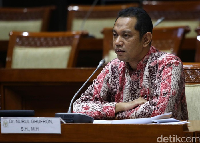 Komisi III DPR hari ini memulai uji kepatutan dan kelayakan (fit and proper test) bagi calon pimpinan KPK. Salah satu yang diuji adalah Nurul Ghufron.