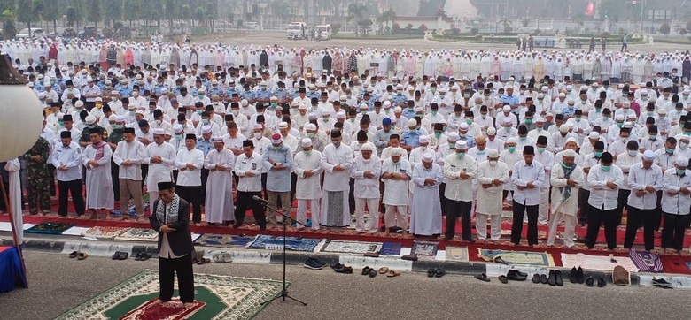Titik Api Masih Banyak di Riau, Pemprov Gelar Salat Minta Hujan Titik Api Masih Banyak di Riau, Pemprov Gelar Salat Minta Hujan