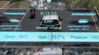 Sejumlah kendaraan melintas di kawasan yang rencananya akan menerapkan sistem ERP.