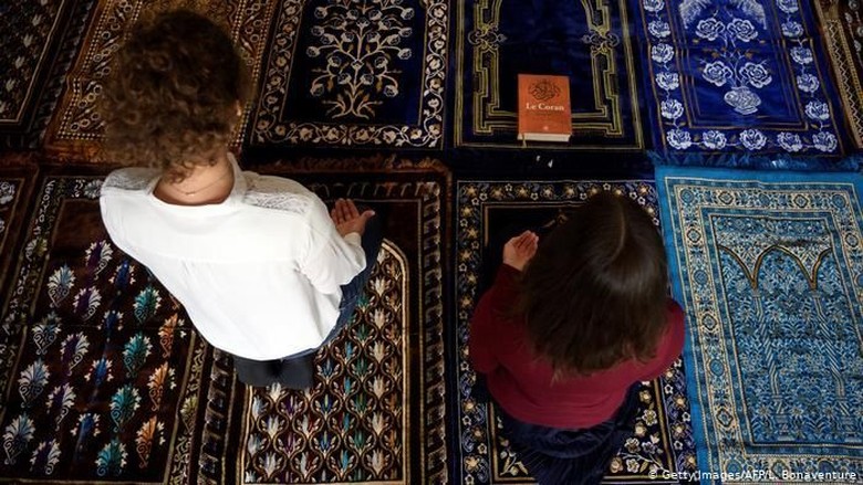 Dua Imam Perempuan Pimpin Ibadah di Prancis Tanpa Pemisahan Gender Dua Imam Perempuan Pimpin Ibadah di Prancis Tanpa Pemisahan Gender