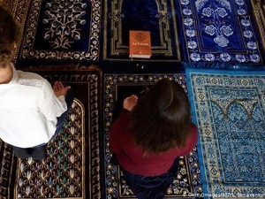 Dua Imam Perempuan Pimpin Ibadah di Prancis Tanpa Pemisahan Gender