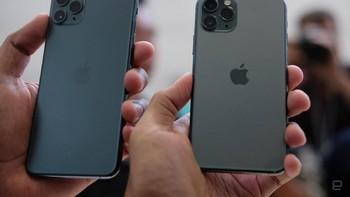 Membandingkan dua sisi yang berbeda. Foto: Chris Velazco/Engadget