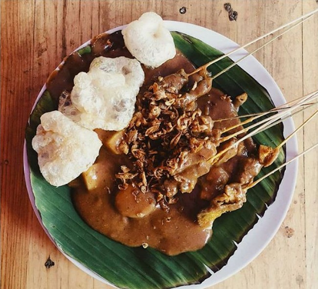 Tambo Cie! Sate Padang yang Gurih Pedas Ada di 5 Warung Tenda Ini