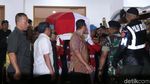 Peti Jenazah BJ Habibie Dibawa dari RSPAD