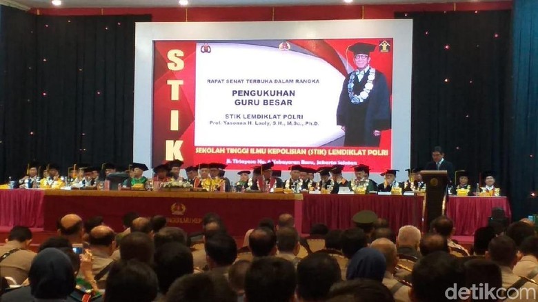 JK-Megawati Hadiri Sidang Pengukuhan Yasonna Laoly Jadi Guru Besar PTIK JK-Megawati Hadiri Sidang Pengukuhan Yasonna Laoly Jadi Guru Besar PTIK