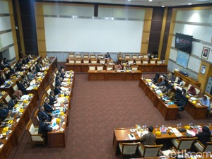 Menlu Pastikan Tak Ada WNI Terdampak Langsung Demo Hong Kong