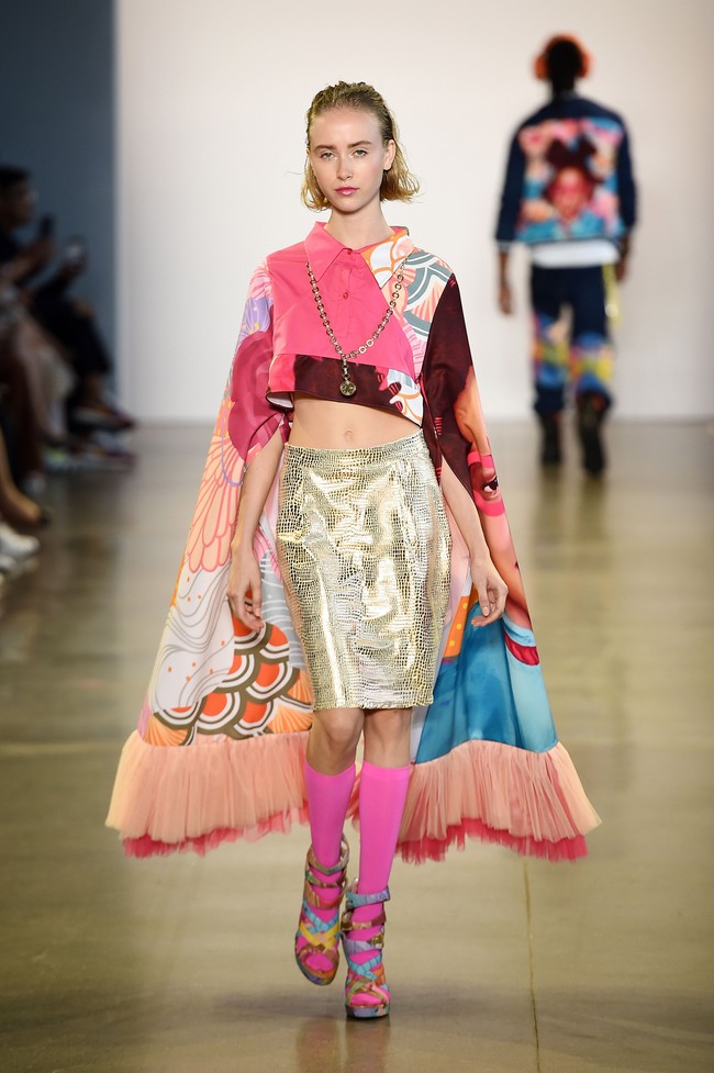 Empat desainer Indonesia yaitu Julianto, Maggie Hutauruk Eddy (2Madison), Yogiswari Pradjanti, dan Ayumi memamerkan karya penuh warna di New York Fashion Week: The Shows yang digelar di Galery II, Spring Studios, New York. Senin 9/9/2019. Photo by Ilya S. Savenok/Getty Images