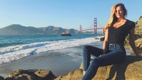 Diketahui wanita asal San Luis Obispo, California, AS, itu memiliki tinggi 195 cm dengan kaki yang panjangnya mencapai 129 cm (@chasekennedy_/Instagram)