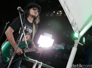 Gitaris Gugun Blues Shelter, Istri dan Anak Positif COVID-19