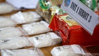 Total barang bukti yang diamakankan adalah 17,98 kg sabu dan 4.132 ekstasi.
