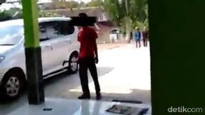 Kronologi Murid SMP Nekat Ancam Guru Pakai Sajam Gegara HP Disita Kronologi Murid SMP Nekat Ancam Guru Pakai Sajam Gegara HP Disita