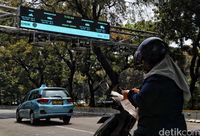 DKI Mau Terapkan Jalan Berbayar, Transportasi Umumnya Sudah Memadai?