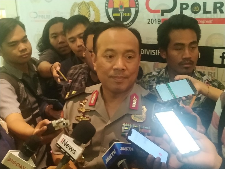 Polisi Tangkap Tokoh ULMWP Buchtar Tabuni Terkait Makar Polisi Tangkap Tokoh ULMWP Buchtar Tabuni Terkait Makar