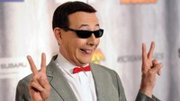 Komedian Paul Reubens atau Pee Wee Herman ditahan pada tahun 1991 di Florida karena masturbasi di depan para penonton teater. Jason Merritt/Getty Images