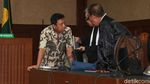 Ekspresi Rommy di Sidang Perdana Kasus Jual-Beli Jabatan Kemenag