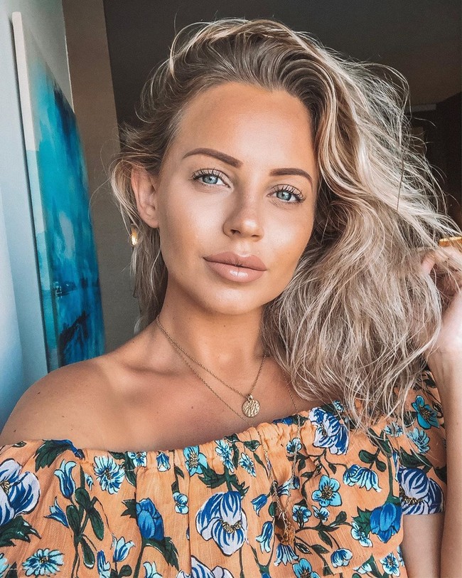 Belum lama ini Lucy mengadakan sesi tanya jawab pada video di saluran YouTubenya. Ia pun mengungkapkan beberapa rahasia tentang profesi sebagai pramugari. Foto: Instagram