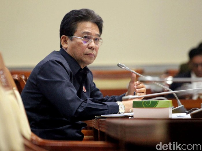 Uji kelayakan dan kepatutan capim KPK kembali berlanjut hari ini, Kamis (12/9). Johanis Tanak jadi salah satu capim KPK yang diuji Komisi III DPR hari ini.