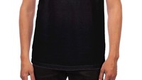 Kaos yang satu ini bukan hanya bisa dipakai para penjual tukang lele lho.Kamu juga bisa pakai kaos ini meskipun sebagai pembeli dan penggemar pecel lele. Foto: istimewa
