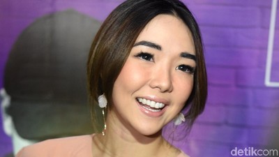 9 Foto Kamar Minimalis Gisella Anastasia, Lemarinya Mirip Butik