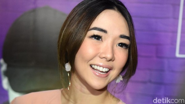 9 Foto Kamar Minimalis Gisella Anastasia, Lemarinya Mirip Butik