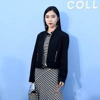 Sejumlah artis Indonesia menunjukkan batang hidungnya di New York Fashion Week Spring 2020. Mereka pun berlomba-lomba memberikan gaya terbaiknya. Seperti Isyana Sarasvati yang memilih busana monokrom di fashion show Michael Kors. Tas bernuansa metalik dan heels senada turut menyempurnakan gayanya. (Foto: Lawrence Busacca/Getty Images for Michael Kors)