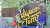 Dapur Jompo didirikan Habibie untuk merawat sekaligus menyediakan makanan gratis bagi lansia dan orang tak mampu yang berada di sekitarnya (Yudha Maulana/detikcom)
