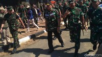 Puncak Latgab itu disaksikan langsung Menko Polhukam Wiranto. Selain itu, turut hadir Panglima TNI Marsekal TNI Hadi Tjahjanto, para Kepala Staf Angkatan, dan jajaran petinggi TNI lainnya.