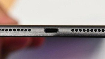 iPad terbaru menggunakan port USB type C. Foto: internet