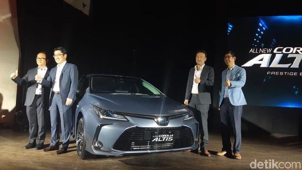Peluncuran mobil Corolla Altis di Jakarta