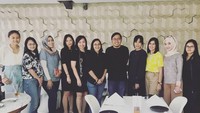 Ayah 2 anak ini sempatkan makan siang bersama para pemimpin wanita di kantornya. Ia berbincang soal memperkuat konsep kesetaraan gender di lingkungan kerja mereka. Foto: Instagram achmadzaky