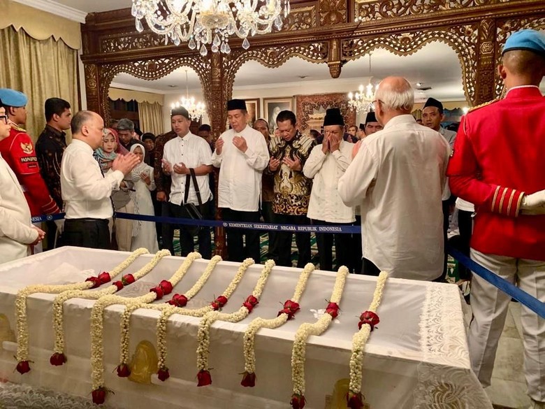 DPR RI Berkabung atas Kepergian Habibie DPR RI Berkabung atas Kepergian Habibie