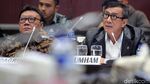 Malam-malam, DPR-Pemerintah Bahas Revisi UU KPK