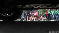 Sejumlah warga mulai memadati kawasan TMP Kalibata untuk mengiringi prosesi pemakaman Presiden ke-3 RI BJ Habibie.