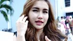 Ekspresi Ayu Ting Ting saat Berjuang Melawan Angin