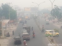 Curhat Pedagang Dikepung Pekatnya Kabut Asap