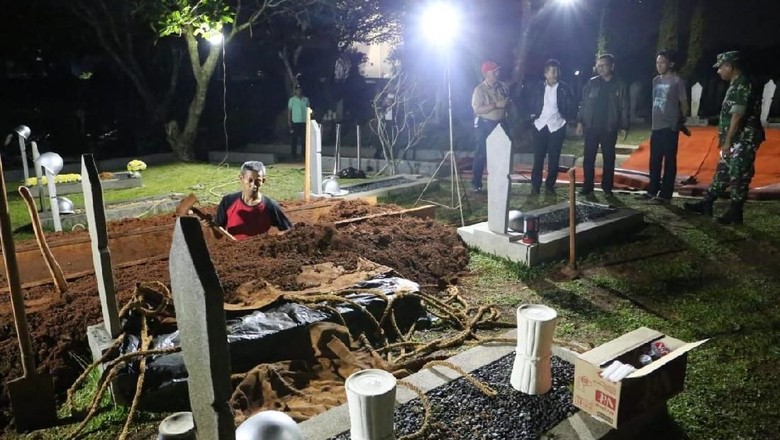 Kemensos Siapkan Makam Terbaik untuk BJ Habibie di Sebelah Ainun Kemensos Siapkan Makam Terbaik untuk BJ Habibie di Sebelah Ainun