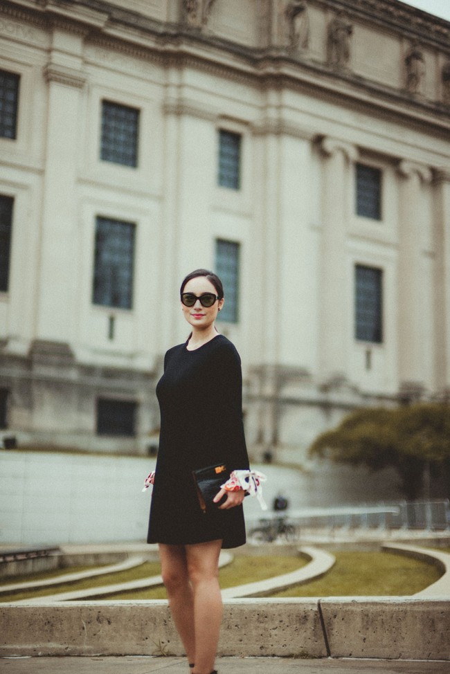 Di situs department store Nordstorm, gaun hitam yang dipakai Tatjana ini dijual seharga US$ 498 atau sekitar Rp 7 juta. (Foto: Tory Burch/Time International)