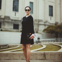 Di situs department store Nordstorm, gaun hitam yang dipakai Tatjana ini dijual seharga US$ 498 atau sekitar Rp 7 juta. (Foto: Tory Burch/Time International)