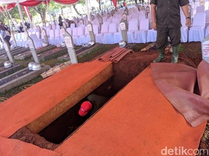 Jenazah BJ Habibie Tiba di TMP Kalibata